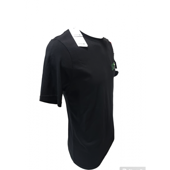 LACOSTE T-SHIRT ME ΛΑΙΜΟΚΟΨΗ ΜΑΥΡΟ ΚΑΙ ΑΝΑΓΛYΦΟ LOGO ΕΜΠΡΟΣ REGULAR FIT UNISEX LACOSTE T-SHIRT ME ΛΑΙΜΟΚΟΨΗ ΜΑΥΡΟ ΚΑΙ ΑΝΑΓΛYΦΟ LOGO ΕΜΠΡΟΣ REGULAR FIT UNISEX